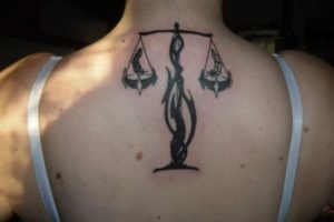 Tattoo mérlegek fotó - a konstelláció a férfi és női tetoválás, a herceg