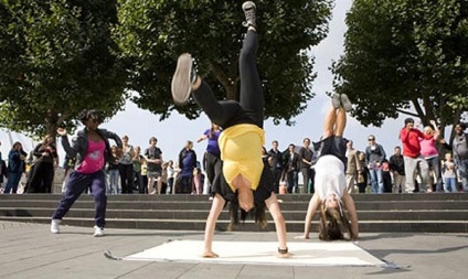 Top 10 cele mai strălucite și masive flash mobs din ultimul deceniu