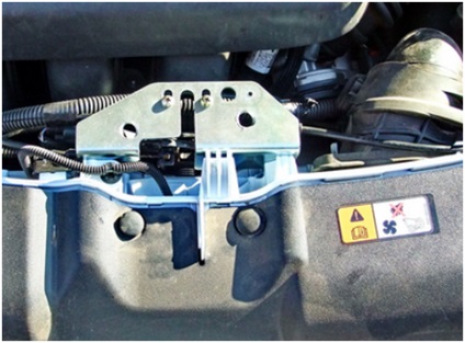 Instalarea unei încuietori pe capota crește gradul de protecție a mașinii