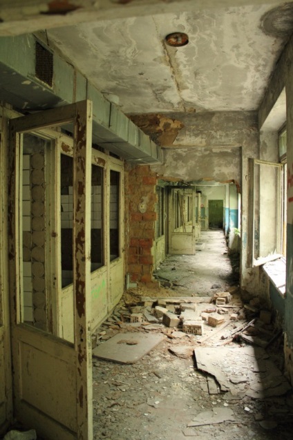 Corpul abandonat al clinicii experimentale-biologice nyib la Kiev pe Protasovy Direc