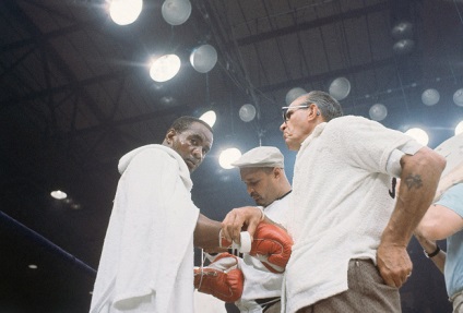 50 évvel ezelőtt, Mohammed Ali megkapta a nevét és megnyerte a címét a box és az MMA sport