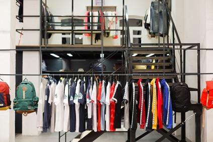 Poszter város «Nem szeretem a divatot» a tulajdonos brandshop az új áruházról - archívum