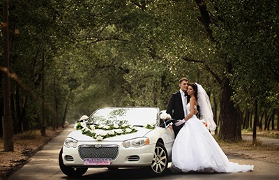 Autó az esküvőre