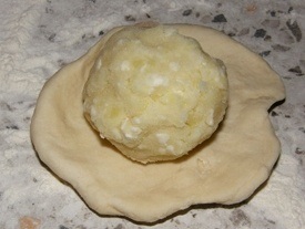 Balkaria Chichiny (prăjituri plate cu brânză și cartofi)