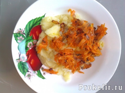 Kefír burgonyával és pirított zöldségekkel készült palacsinta - recept fotóval lépésről lépésre