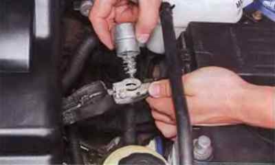 Chevrolet lacetti lacheti îndepărtarea instalației și întreținerea bateriei