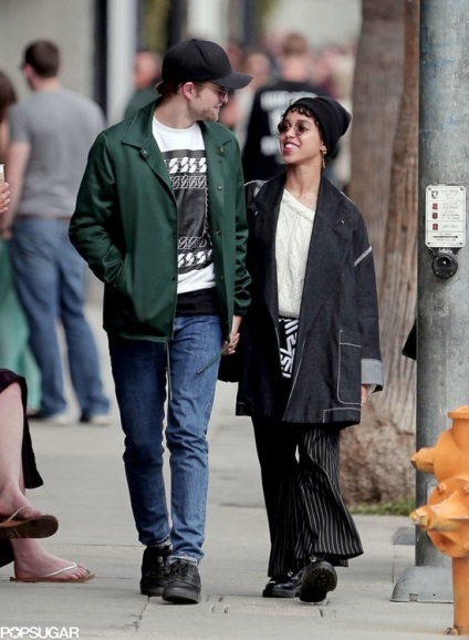 Fotó Brent Pattinson menyasszonya mutatott eljegyzési gyűrűt (szépség) A robert pattinson menyasszonynak egy esküvői gyűrűje volt