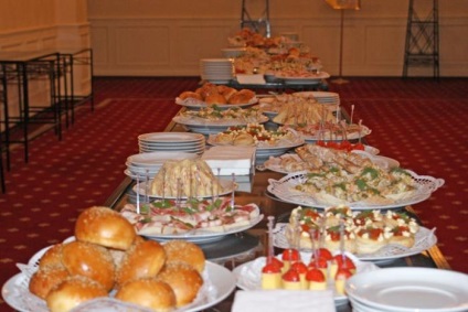 Tabelul de masă sau modul de găzduire a tuturor oaspeților invitați