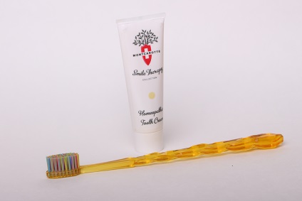 Pasta de dinți homeopatică și vârful montcarotte perie, insider de frumusețe