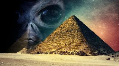 Străinul în marea piramidă din Egipt