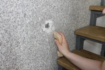 Cum să eliminați rapid tapetul vechi de pe pereți