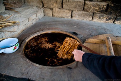 Cum să faci hârtie de mătase și covoare în Samarkand