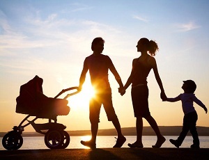 Cum să mersi cu doi copii este plimbarea potrivită