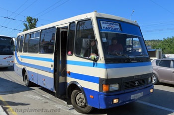 Hogyan navigálhat a Krímben a buszokon gyorsan, olcsó és problémamentesen