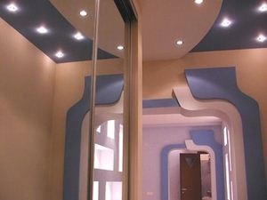 Hogyan kell megfelelően díszíteni a mennyezet gipszkarton a folyosón - a fénykép design döntéseket - egyszerű