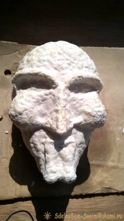 Hogyan készítsünk egy maszkot papier-mache-ről, egy mesterkurzust a saját kezünkkel