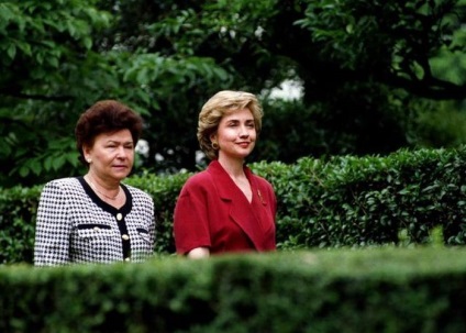 Pe măsură ce Hillary Clinton sa schimbat de-a lungul anilor (24 fotografii) - Trinity