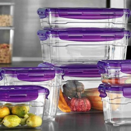 Hogyan lehet tárolni az üres műanyag edényeket a konyhában, Anya ételét