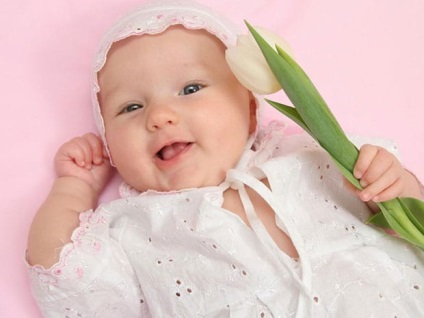 Hogyan lehet újszülött babát felvenni egy pelenkán, és megéri