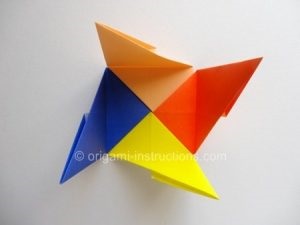 Cuburi de origami de diferite forme și modele în micro detaliate