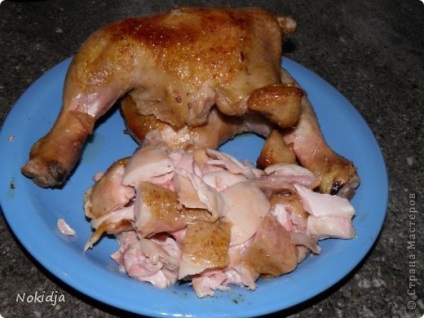 Csirke krémfehér mártással, lekvárral és tésztákkal, egy tésztából, a mesterek országából