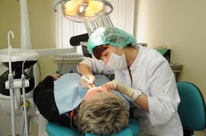 Tratamentul stomatologic la Nižni Novgorod, curățarea dinților și tratamentul cariilor, psom fumba russia