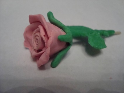 Mesterkurzus a rózsa színes viasszal való formázásáról