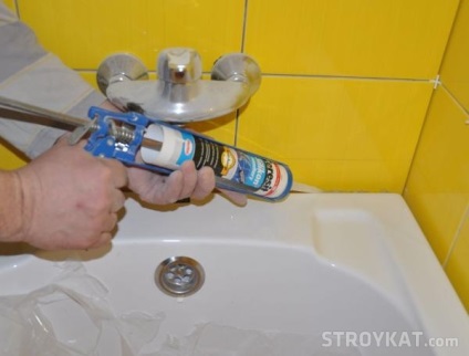 Clasa de master în instalarea de instalații sanitare - propriile mâini