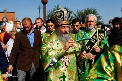 Metropolitan Onuphrius megáldott egy különleges ima szabályt az All-ukrán vallási felvonulás idején