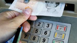 Scammerii au învățat cum să jefuiască mașinile ATM prin tastarea codului - serviciul rusesc bbc