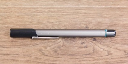 Penul Neo smartpen n2, care scrie simultan pe hârtie și într-un smartphone