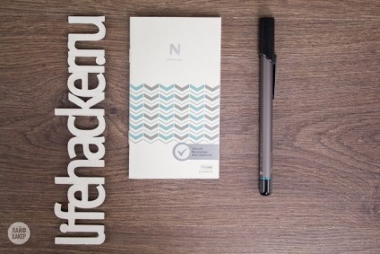 Neo smartpen n2 toll, amely egyszerre írja papírra és okostelefonra
