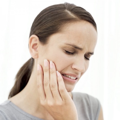 Obrajii, gingiile sau gingiile au umflat, dar dintele nu lezeaza motivele si cum se indeparteaza o tumoare