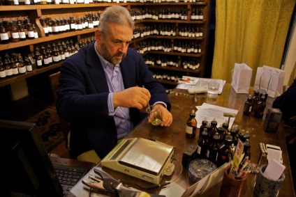 Deschiderea buticului de parfumerie selectivă la nișă, revista de frumusețe unită