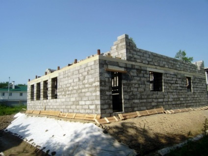 Visszajelzés egy polisztirol betonból készült ház hiányosságairól