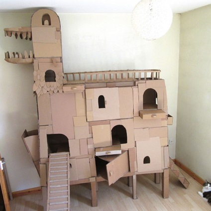 Tipul a construit un castel în forma unui dragon pentru pisica lui, pentru a-și mulțumi doamna pufoasă