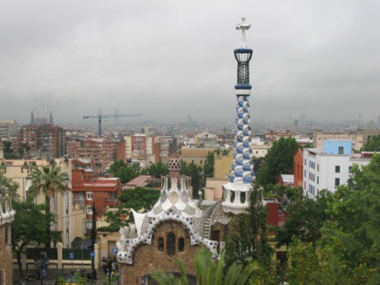 Park Guell din Barcelona, ​​o bancă anatomică a lui Antonio Gaudi