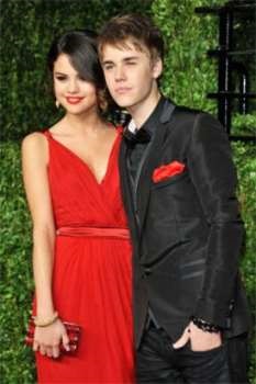 De ce a dezbinat versiunile Justin Bieber și Selena Gomez ale celor informali