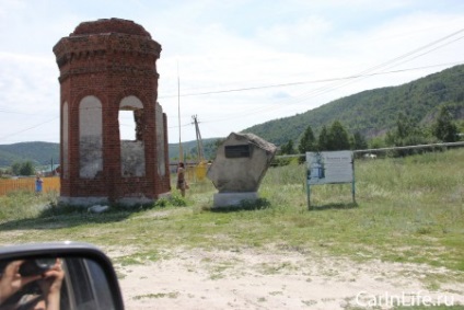 O călătorie în munți este o săgeată, un cămilă și un castron de piatră