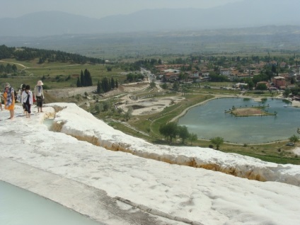 În timp ce dormi exhumarea lui Salvador, sigiliile din asfalt și vânzarea prafului lunar