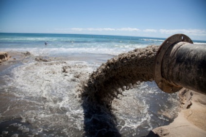 Problema poluării oceanelor - desenarea unui simbol al unei fotografii - poluarea fotografie a apelor oceanelor mondiale