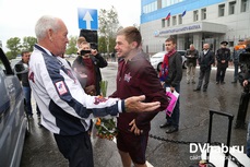 Turnarea ploii nu a împiedicat zeci de fani să întâlnească jucători de fotbal - ska-Khabarovsk - în