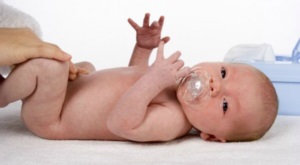 Copilul mușcă sânul - de ce bebelușul și ce face mama?