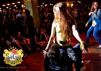 Reggaeton dance este prima lecție gratuită, înscrieți-vă!
