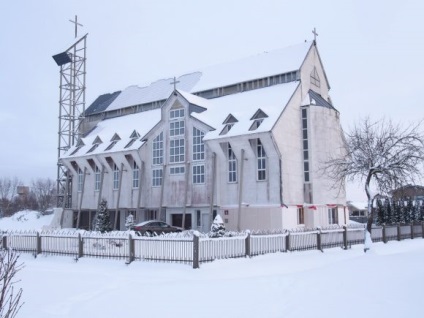 Римокатолическата църква на Дева Мария Кралицата на Светия Броеница в Salaspils