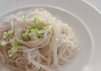 Tăiței de orez - un produs alimentar - un articol culinar