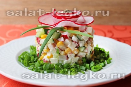 Salata cu bastoane de crab, castravete si ridiche