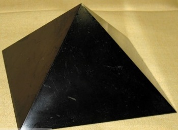 Piramidele Shungite