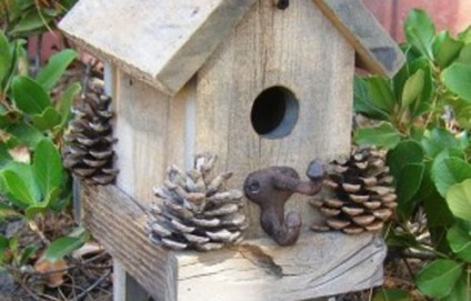 Birdhouse a saját kezével együtt dolgozik a gyermekével