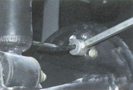 Сваляне и поставяне на задния спирачен цилиндър на Lada Kalina - ремонт на колата с ръцете си видео